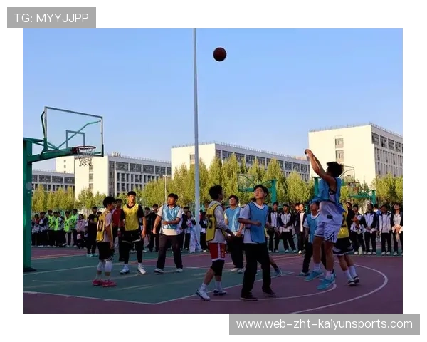 篮球少年后仰投篮姿势惊艳:一场青春与技艺的完美交融 篮球少年后仰投篮姿势惊艳:一场青春与技艺的完美交融